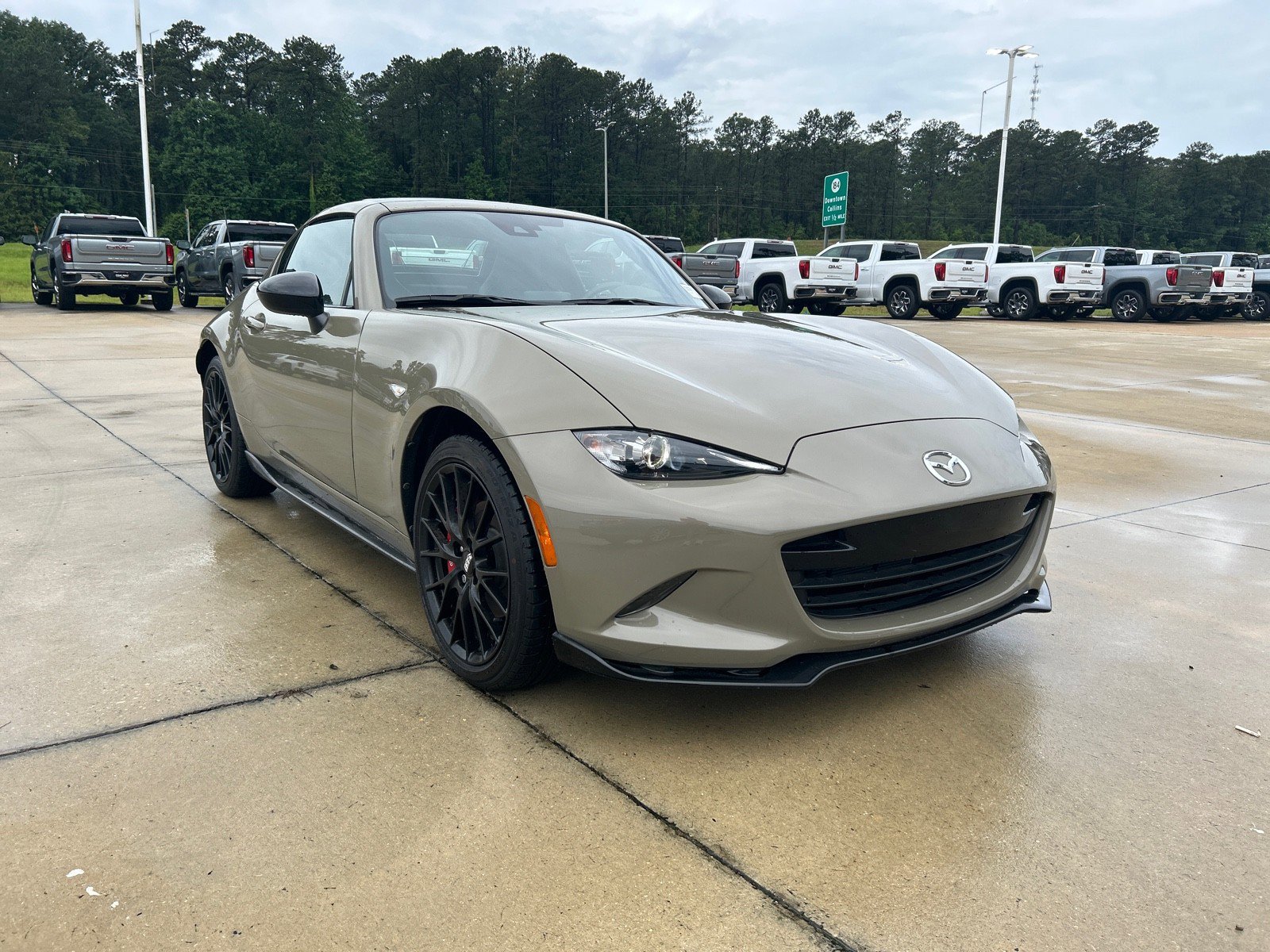 Used 2023 MAZDA MX-5 Miata Club w/ Weather Package RWD image 2