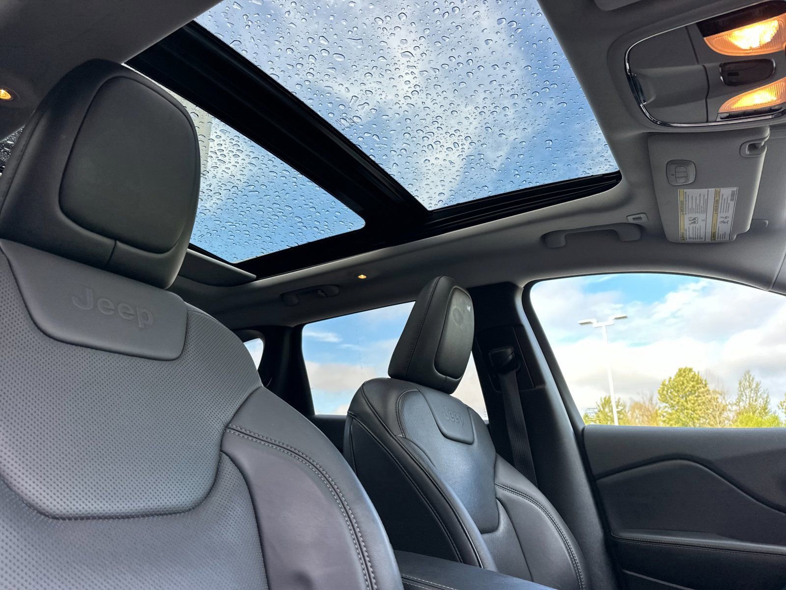 Used 2019 Jeep Cherokee Limited w/ Luxury Group image 16