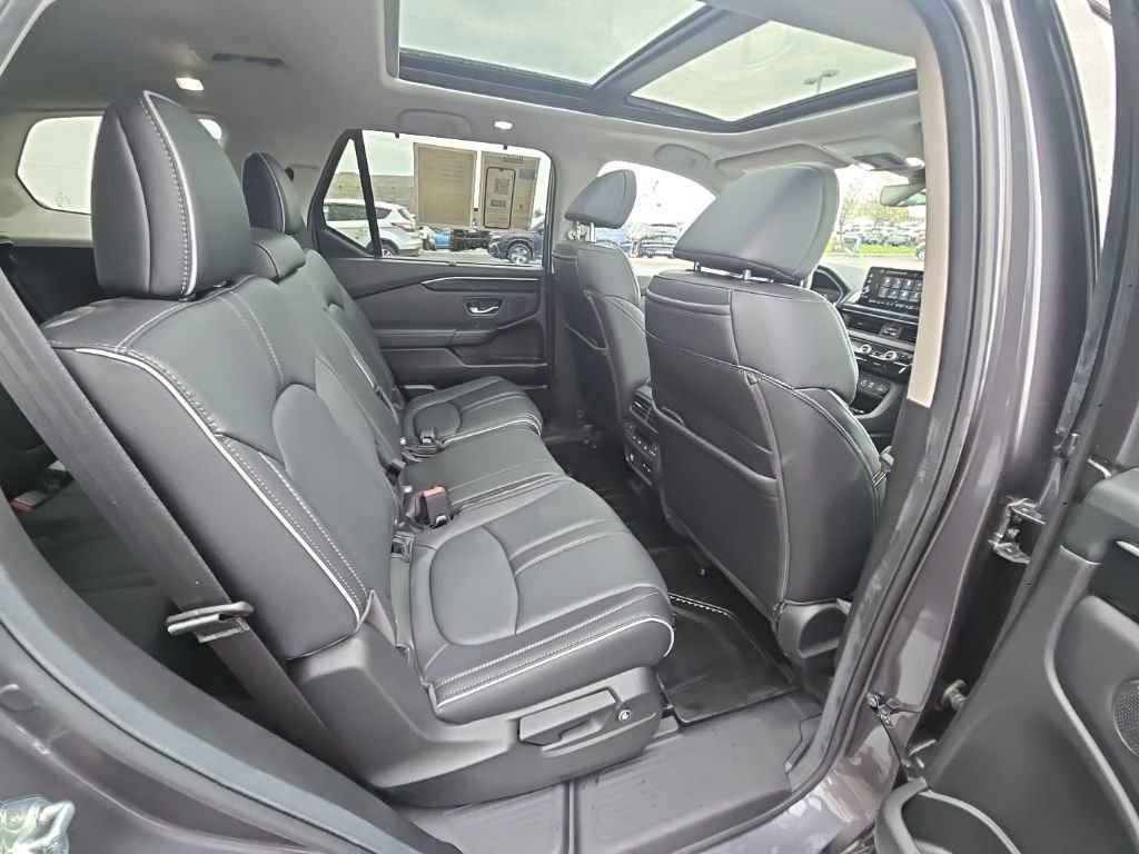 Used 2024 Honda Pilot Elite image 32
