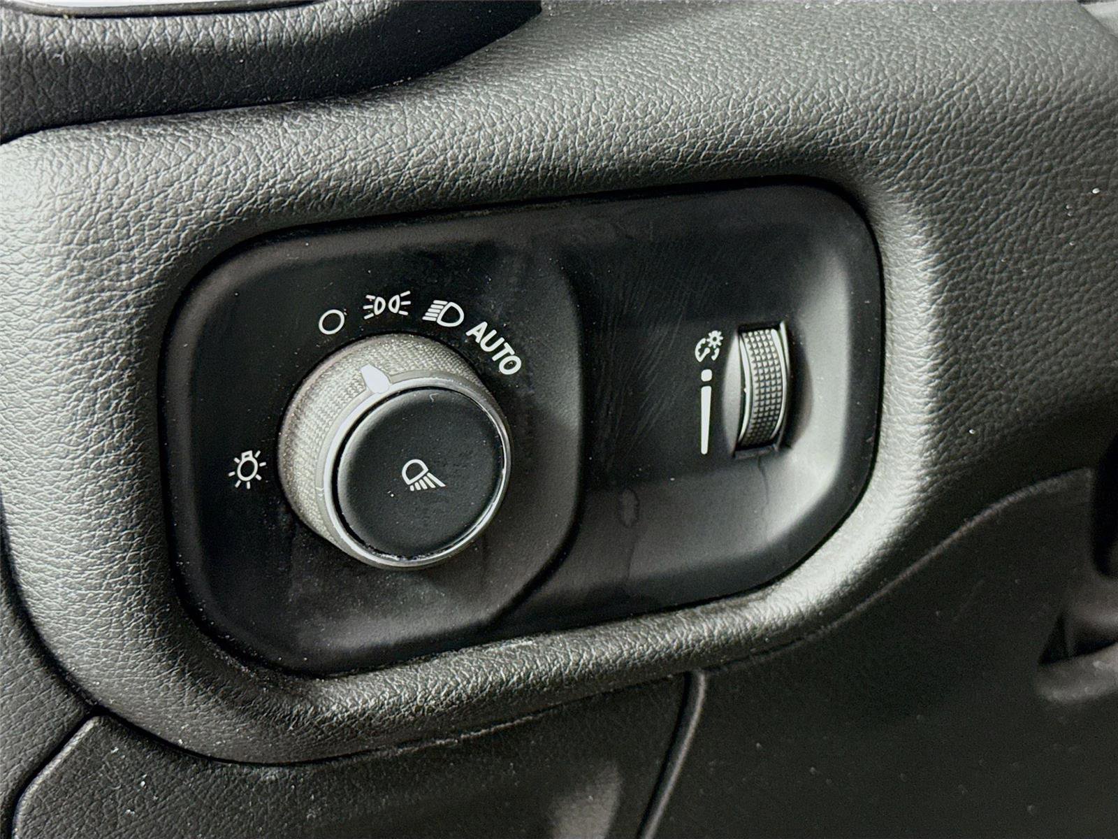 Used 2024 RAM 1500 Laramie RWD image 7