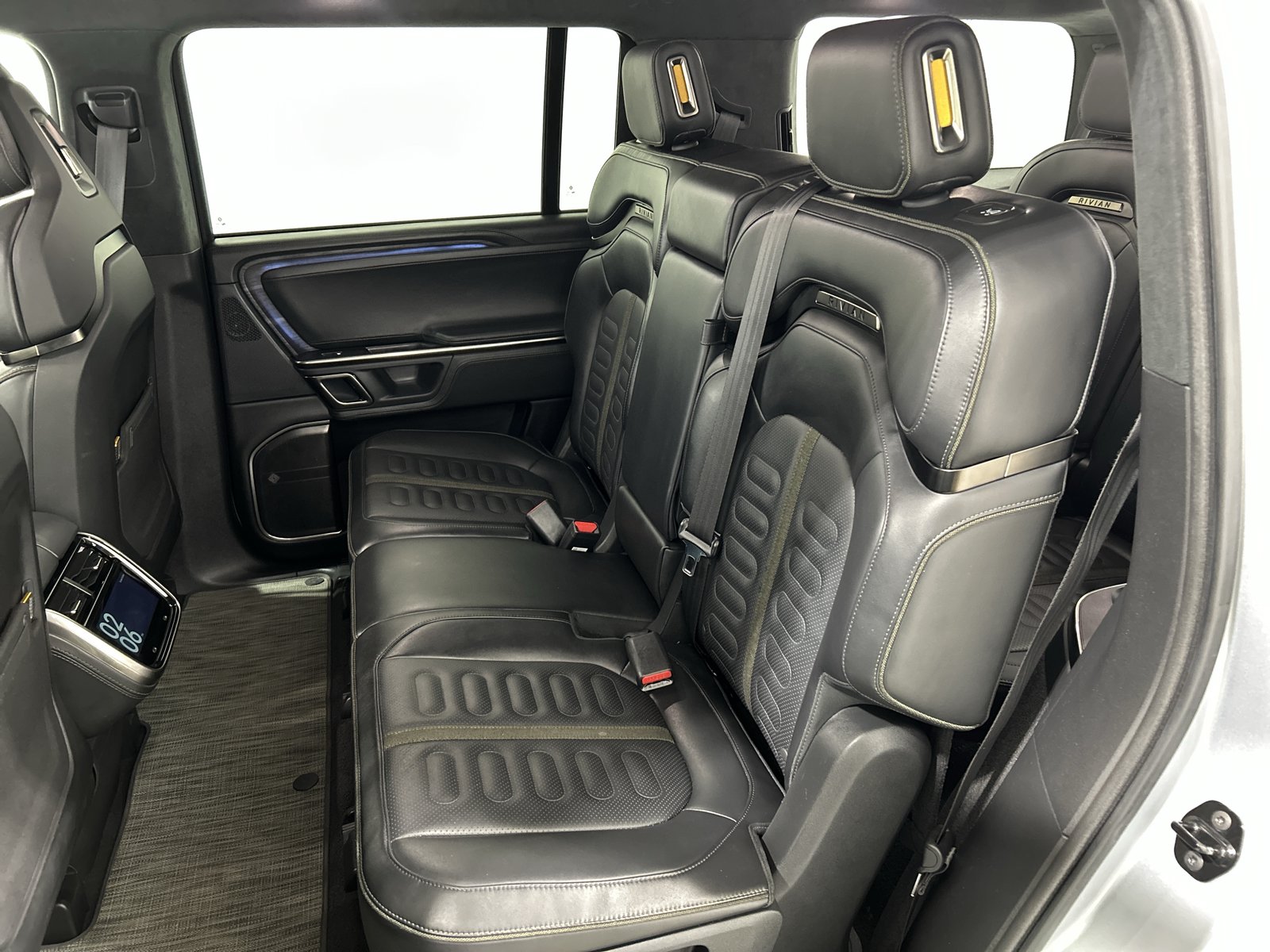 Used 2024 Rivian R1S Adventure AWD/4WD image 21