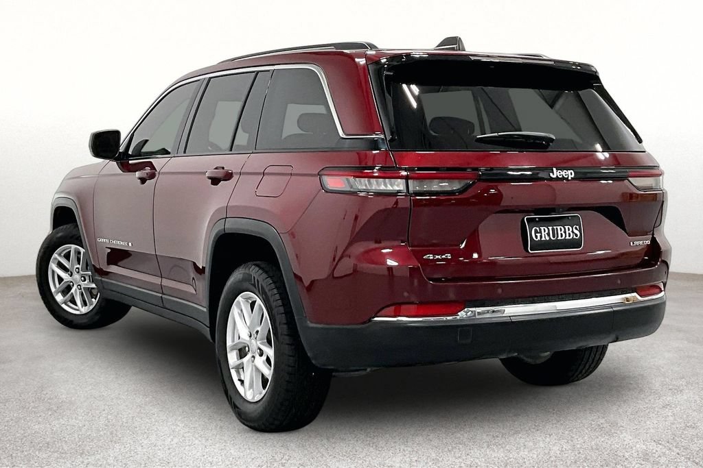 Used 2023 Jeep Grand Cherokee Laredo AWD/4WD image 12