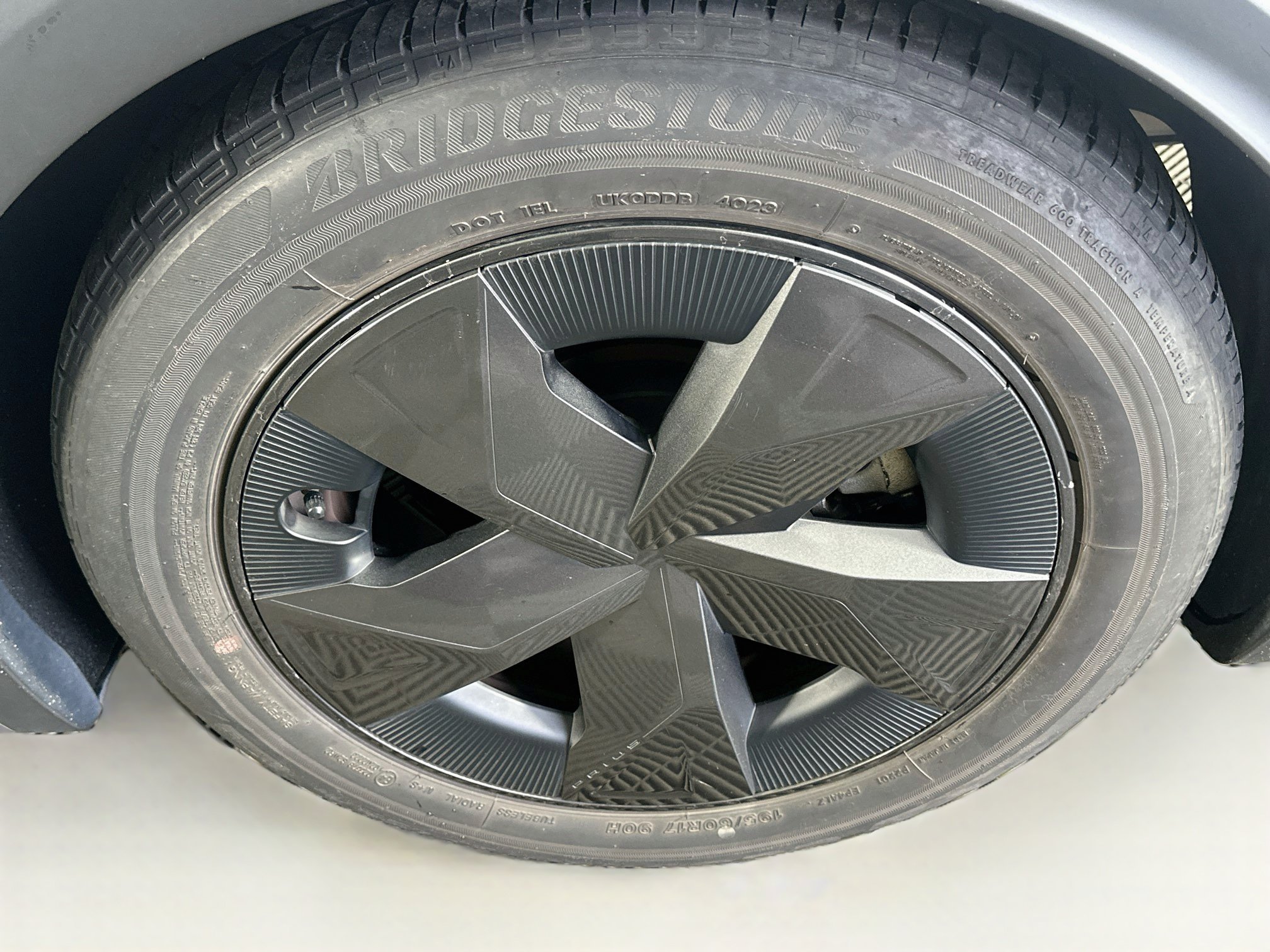 Used 2024 Toyota Prius LE FWD image 11