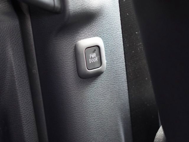 Certified 2025 Toyota Sienna Platinum image 58