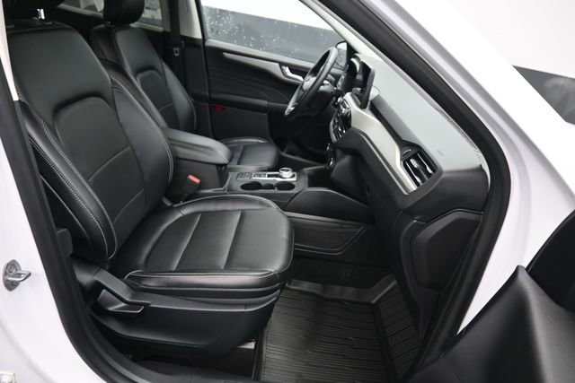 Used 2022 Ford Escape SEL w/ Equipment Group 302A AWD/4WD image 9
