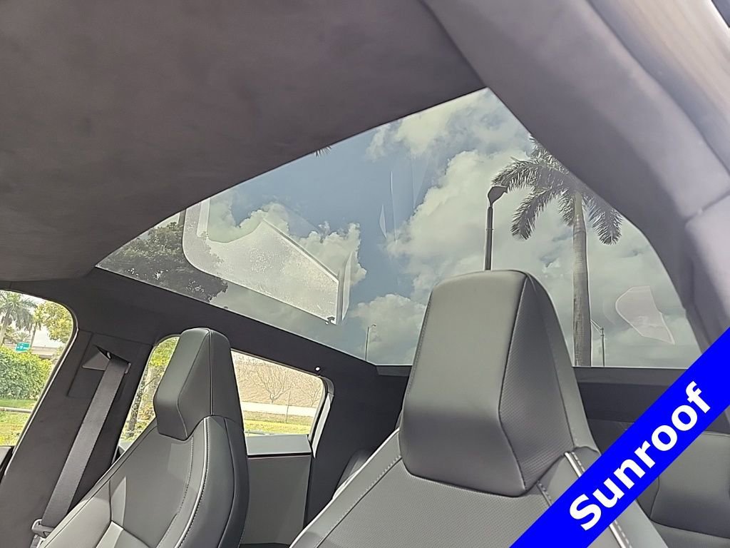 Used 2025 Tesla Cybertruck AWD Crew Cab image 5