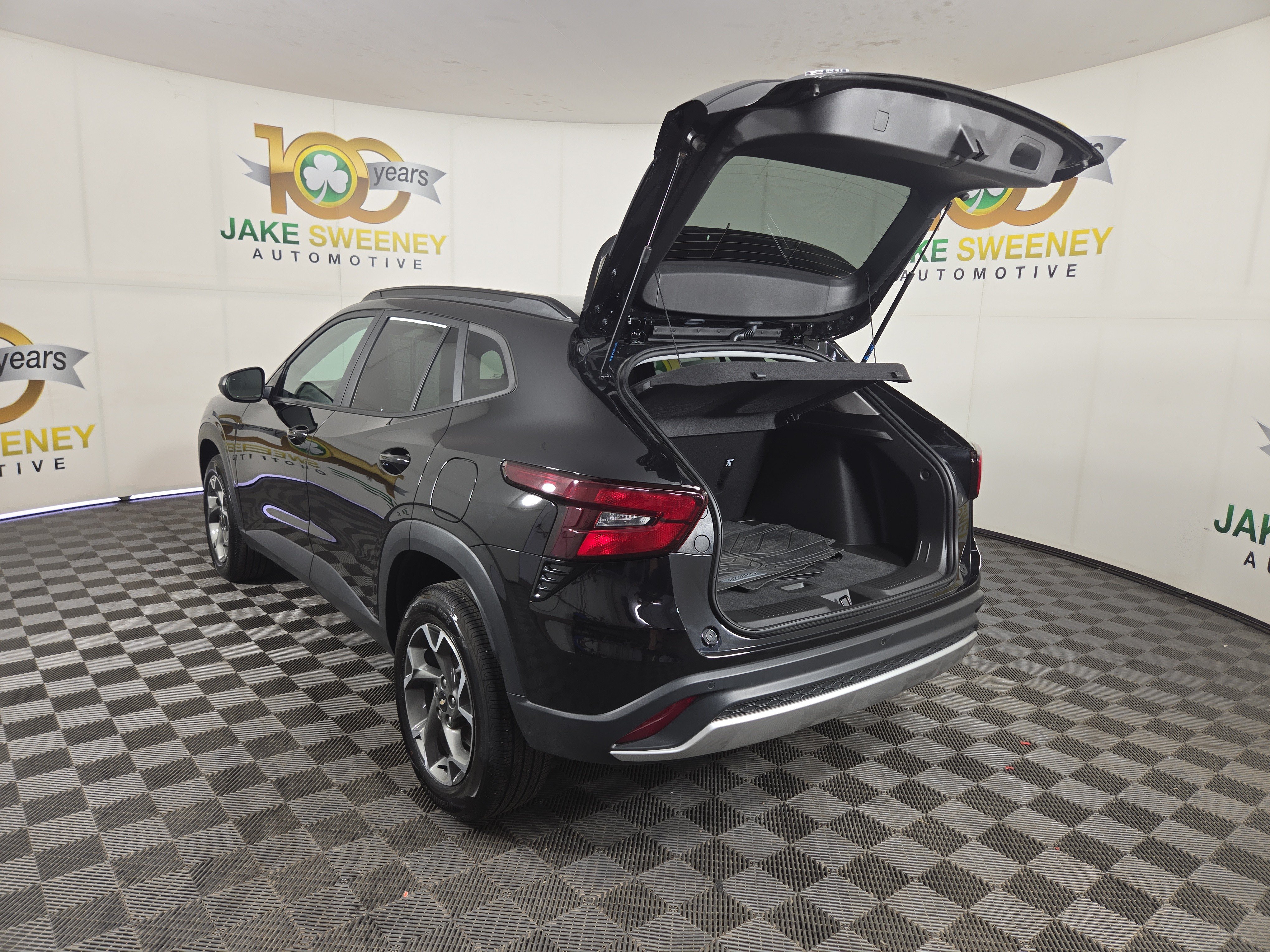 Used 2025 Chevrolet Trax LT w/ Driver Confidence Package FWD image 32