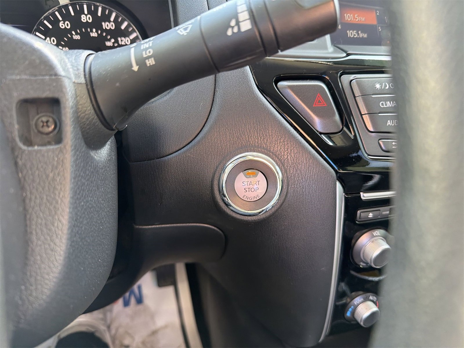 Used 2020 Nissan Pathfinder S image 17