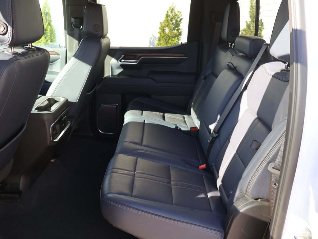 Used 2024 Chevrolet Silverado 1500 High Country w/ High Country Premium Package AWD/4WD image 9