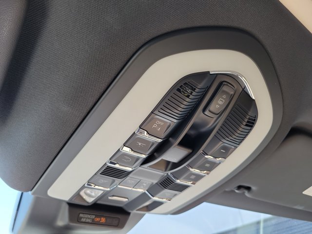 Certified 2021 Porsche Macan AWD/4WD image 35