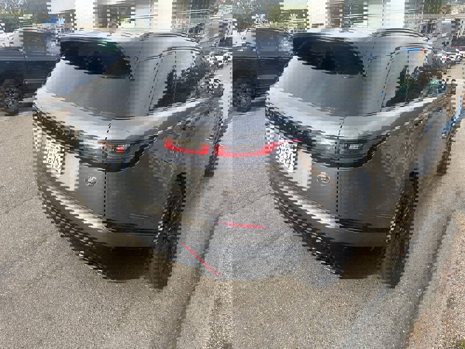 Used 2019 Land Rover Range Rover Velar R-Dynamic HSE image 6