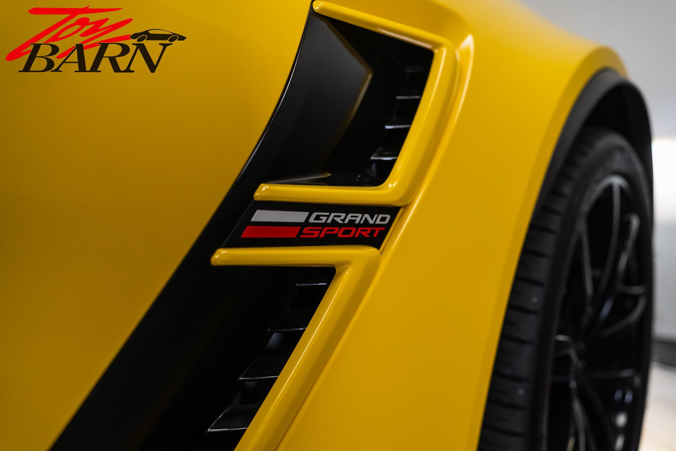 Used 2019 Chevrolet Corvette Grand Sport w/ Carbon Flash Badge Package RWD image 20