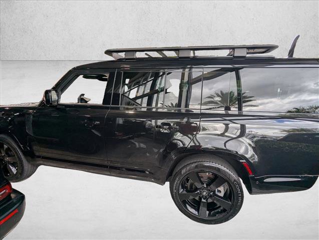 Used 2023 Land Rover Defender 130 X-Dynamic SE image 8