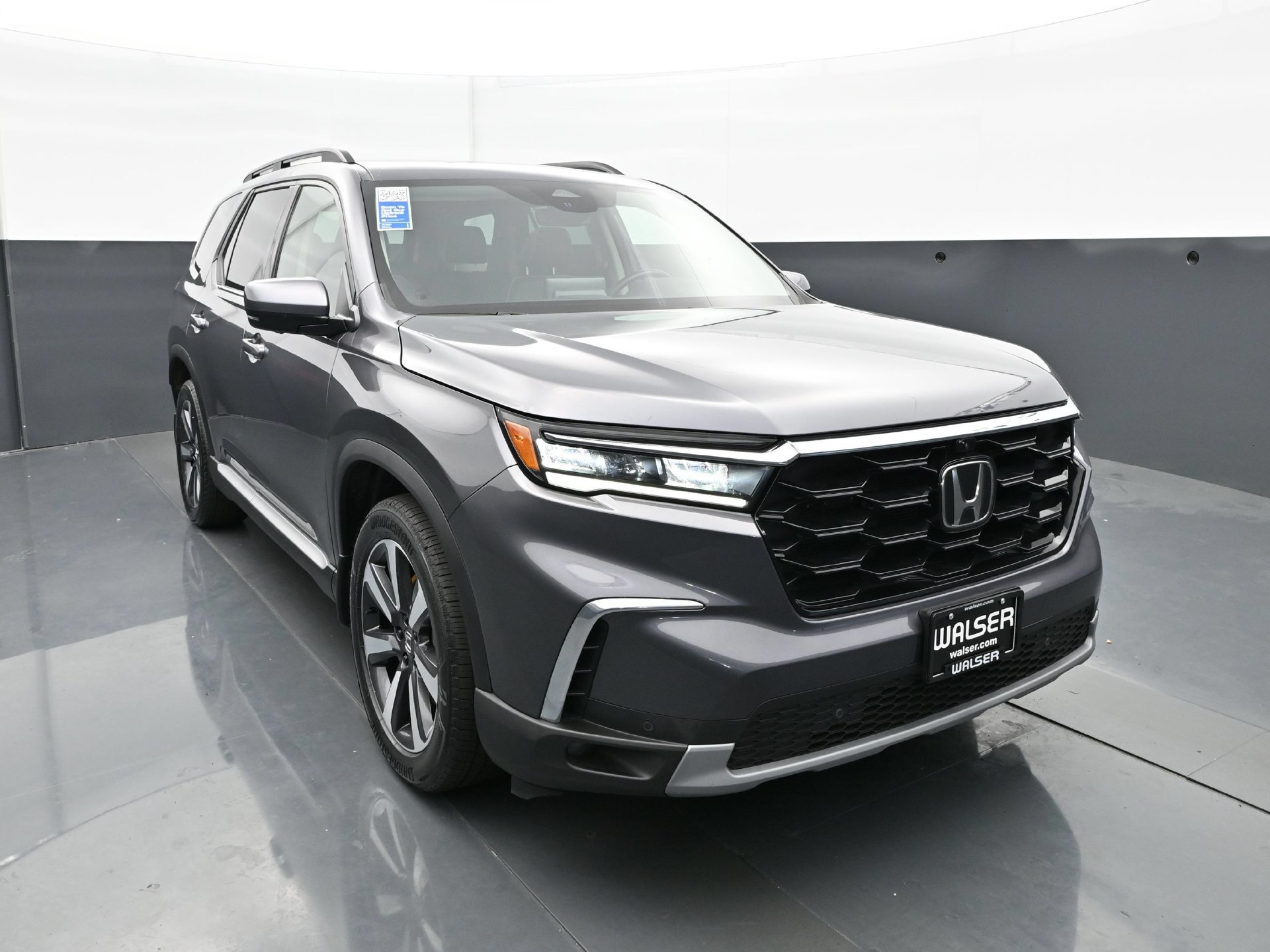 Used 2025 Honda Pilot Touring image 11