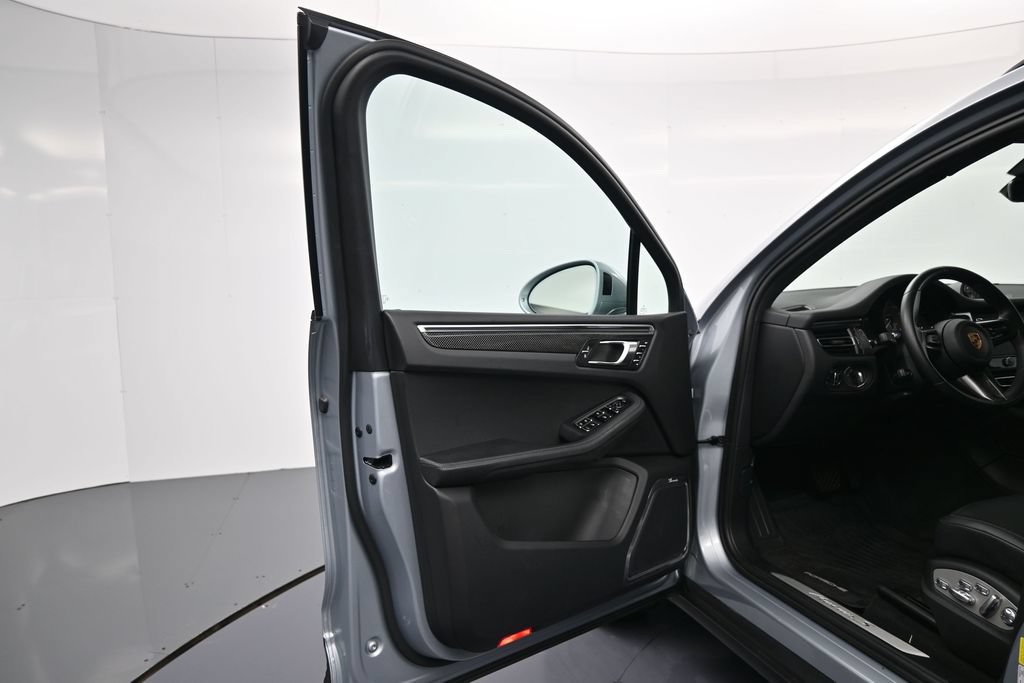 Used 2023 Porsche Macan S AWD/4WD image 16
