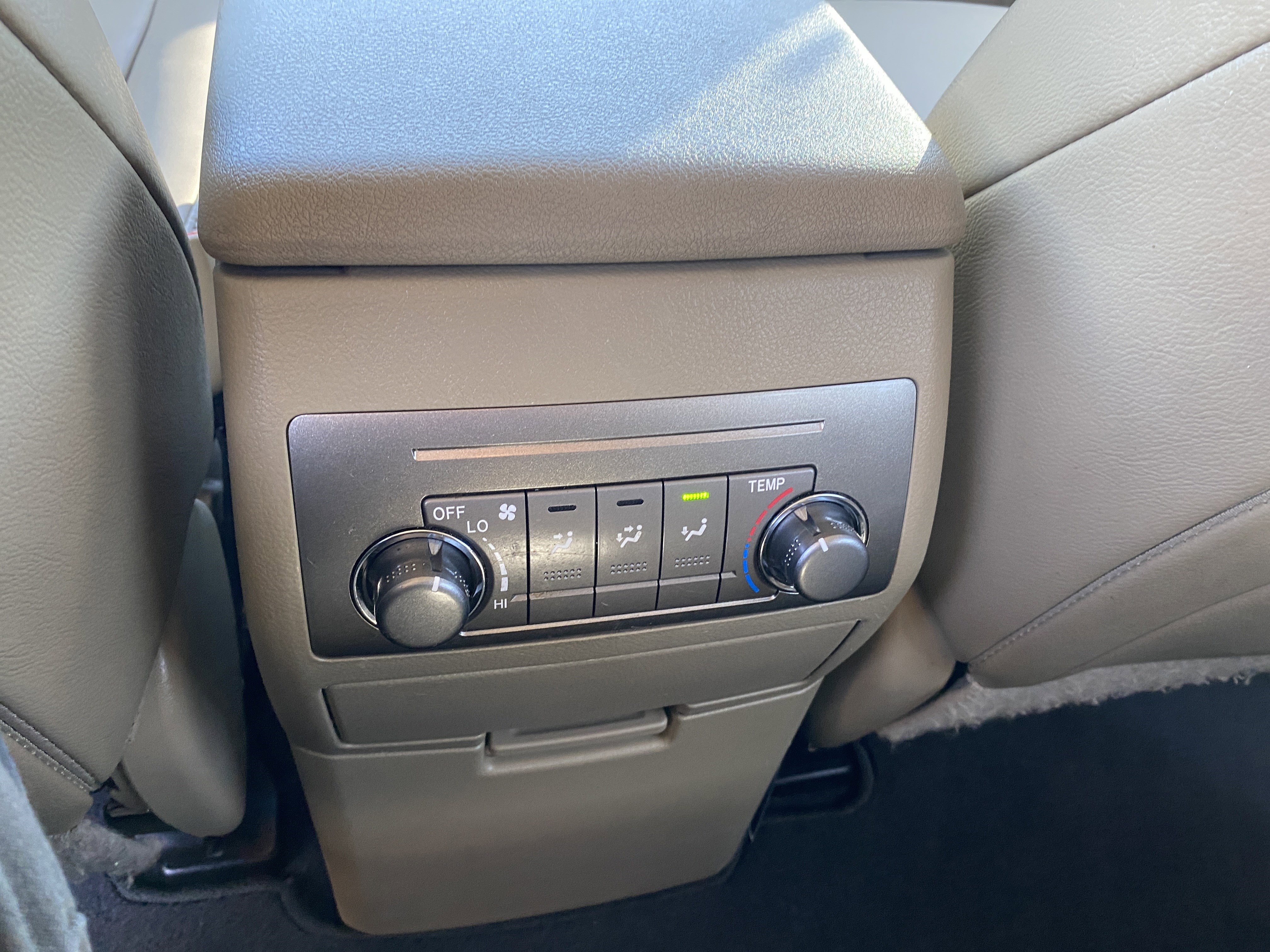 Used 2012 Toyota Highlander SE w/ Tow Pkg AWD/4WD image 33