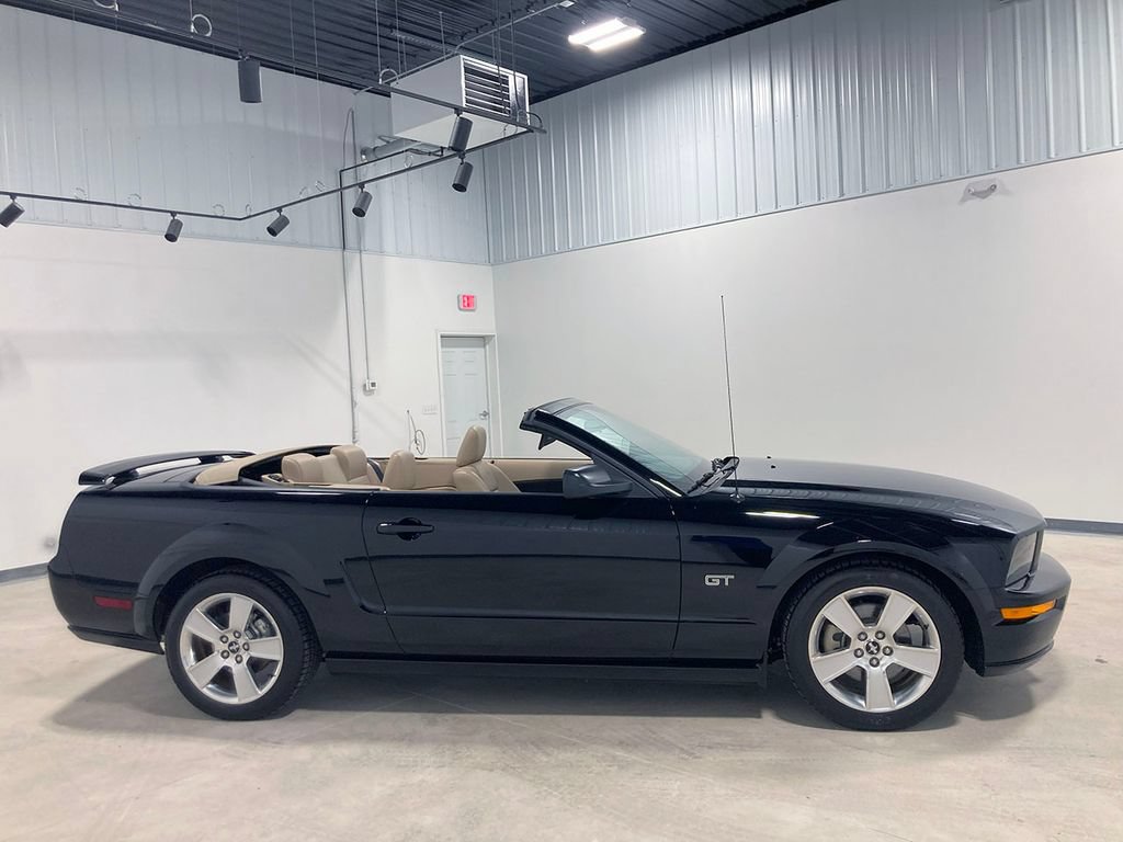 Used 2006 Ford Mustang GT RWD image 5