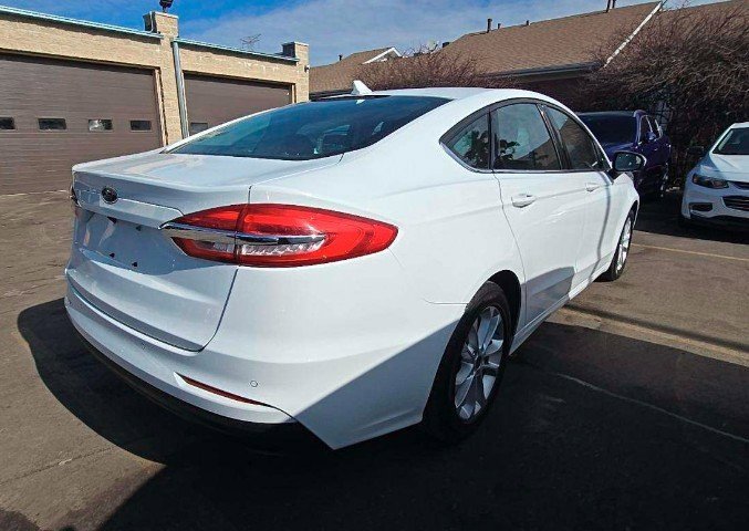 Used 2019 Ford Fusion SE image 3