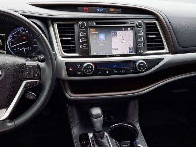 Used 2019 Toyota Highlander XLE AWD/4WD image 25