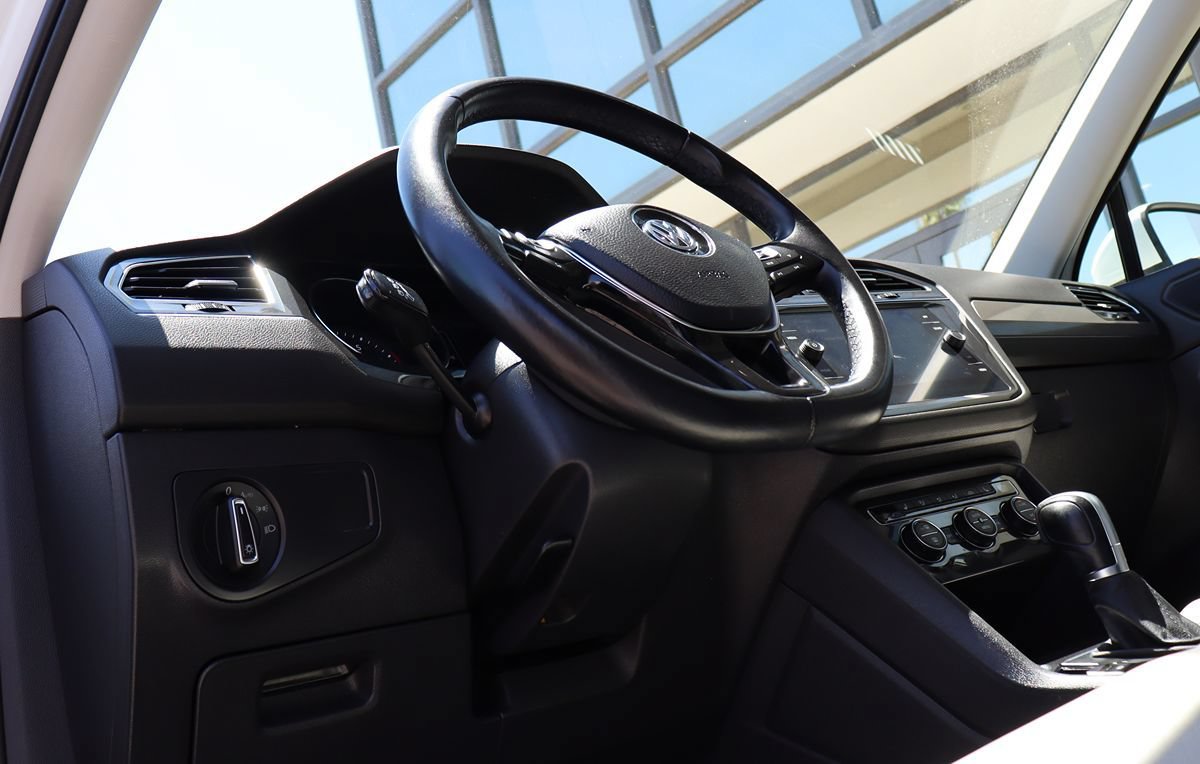 Used 2019 Volkswagen Tiguan SE w/ Panoramic Sunroof Package AWD/4WD image 40