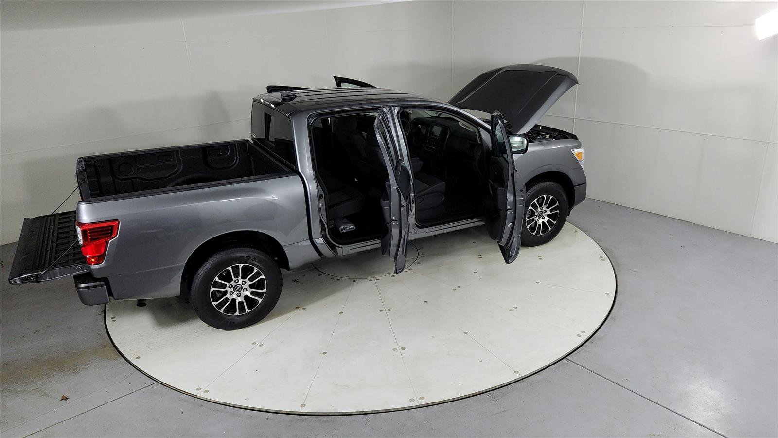 Certified 2024 Nissan Titan SV image 28