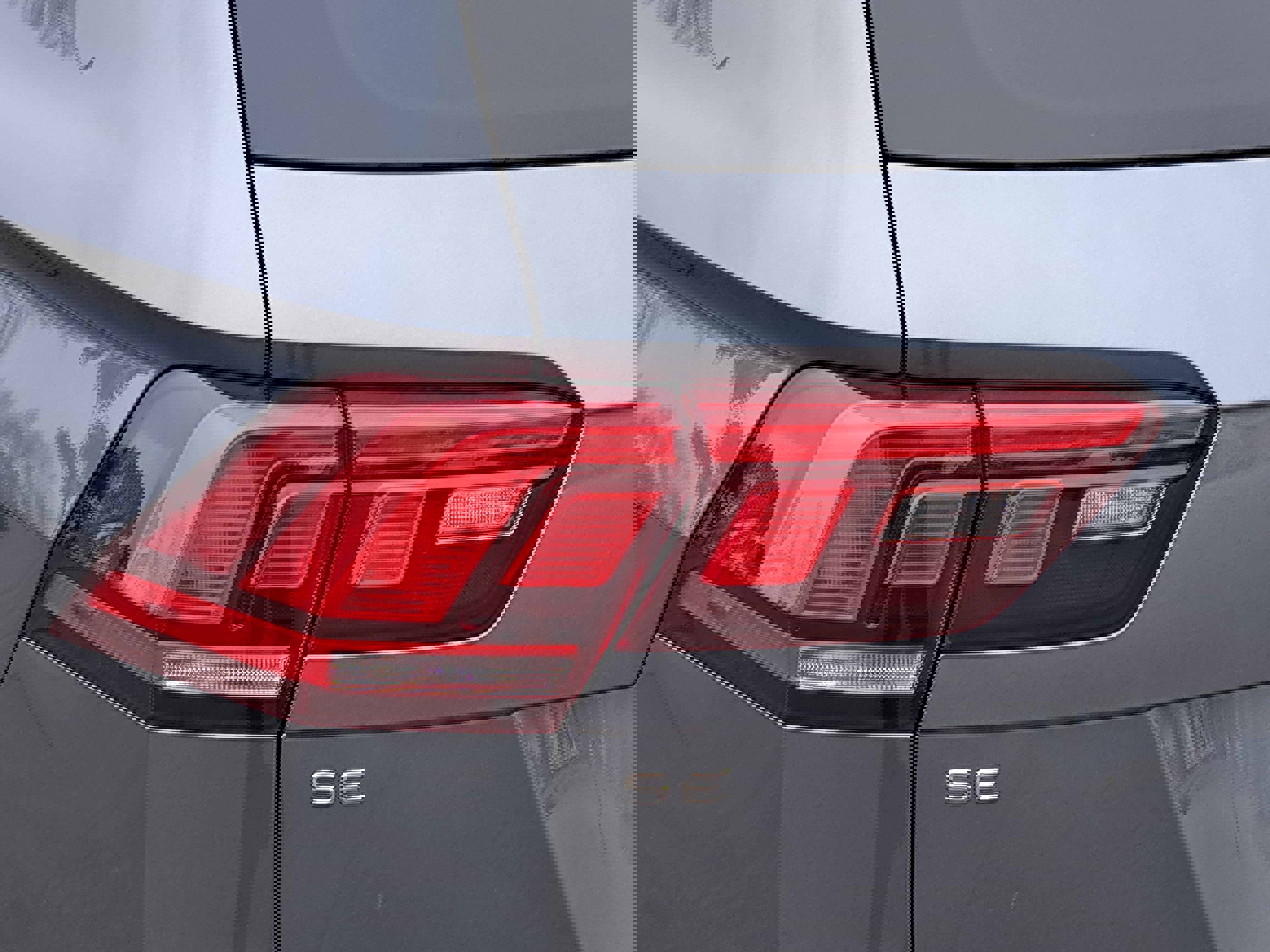 Used 2024 Volkswagen Tiguan SE image 32