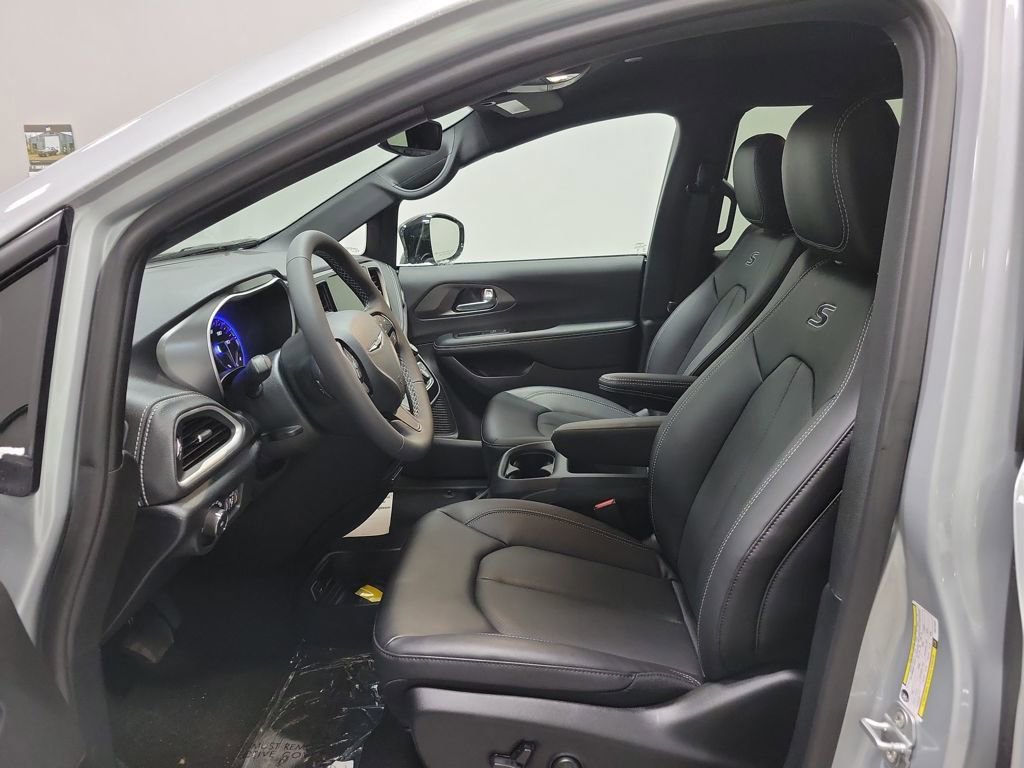 New 2026 Chrysler Pacifica Select w/ S Appearance Package image 10