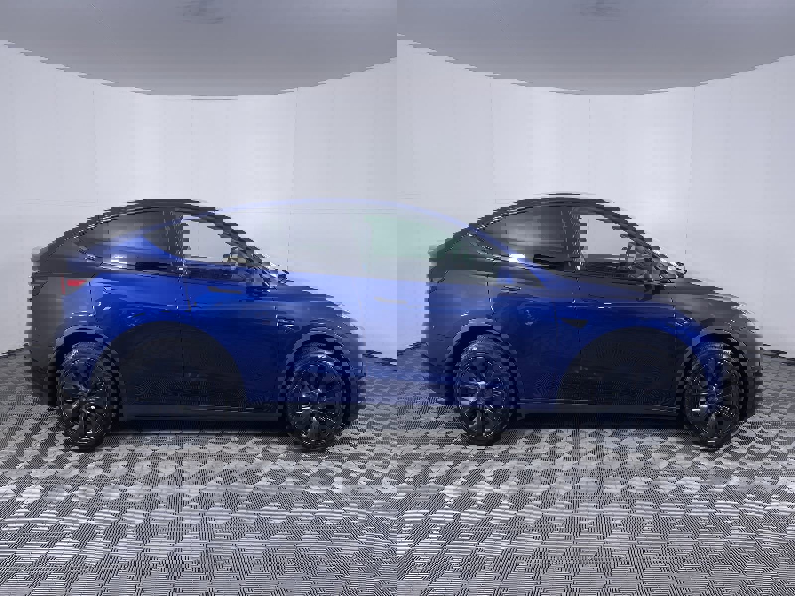 Used 2024 Tesla Model Y Long Range image 10