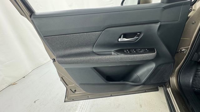 Certified 2025 Nissan Kicks SV image 18