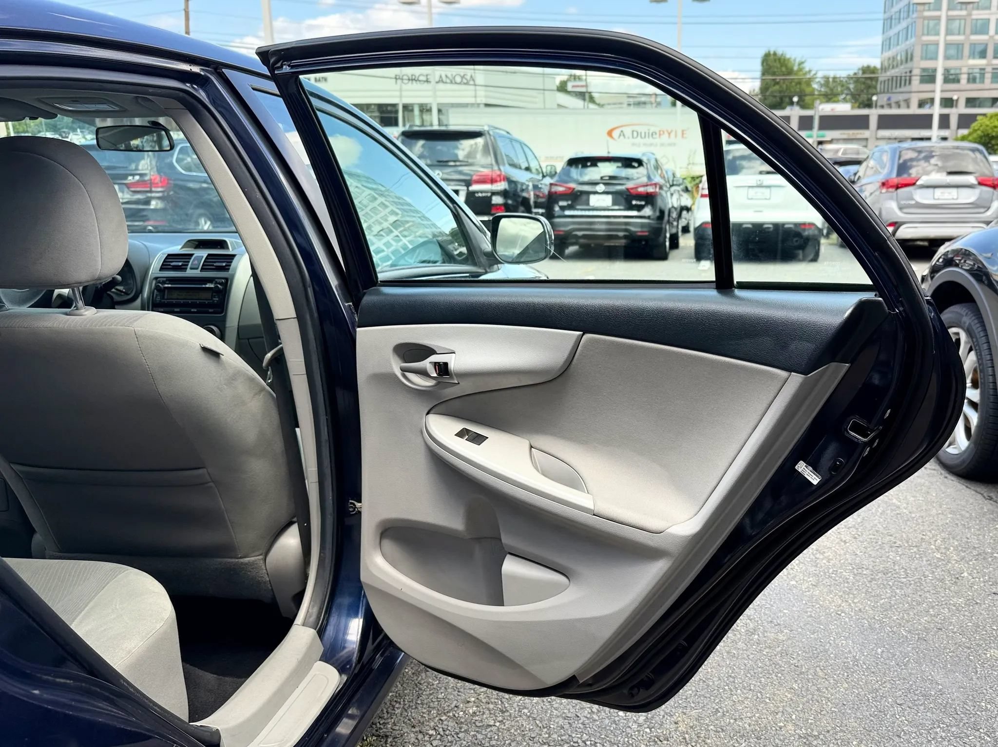 Used 2012 Toyota Corolla LE FWD image 23