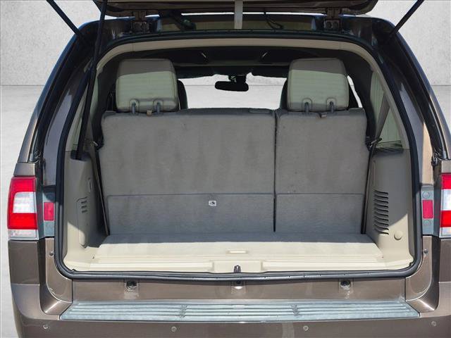 Used 2017 Lincoln Navigator Select RWD image 6