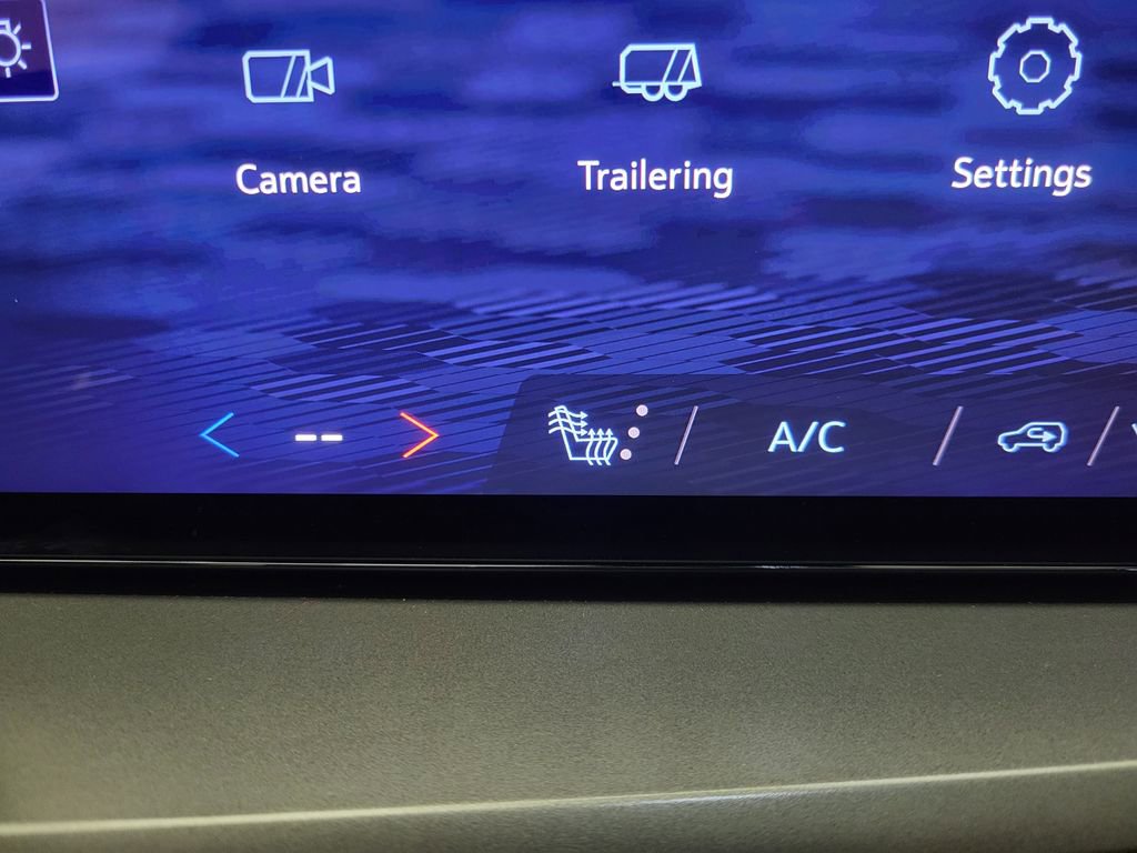 New 2026 Chevrolet Traverse LT w/ Sun and Wheel Package image 11