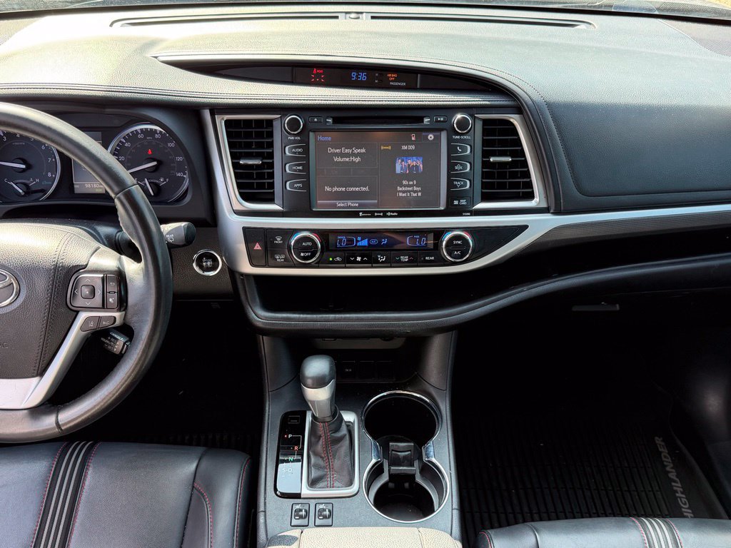 Used 2019 Toyota Highlander SE FWD image 11