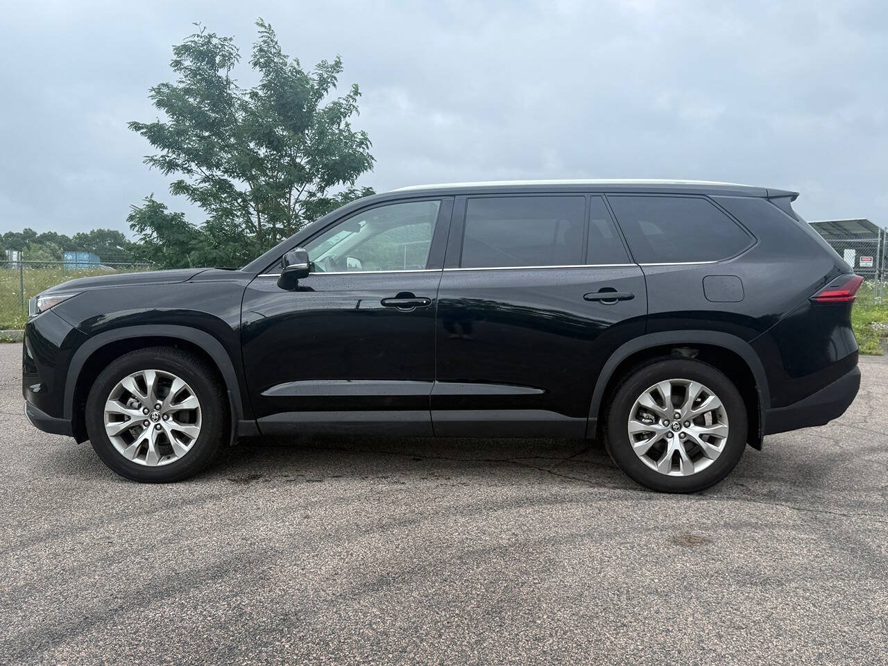 Used 2025 Toyota Grand Highlander AWD Hybrid image 2