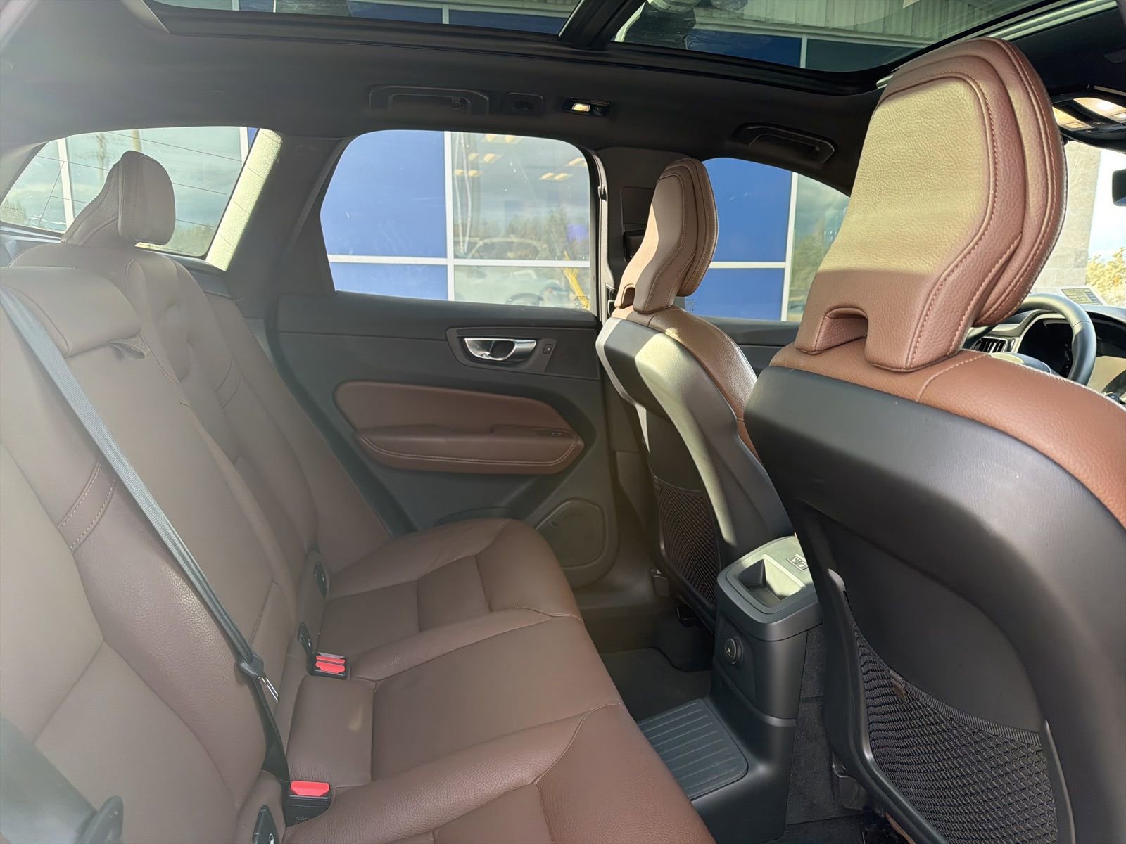 Certified 2025 Volvo XC60 T8 Plus w/ Protection Package Premier image 25