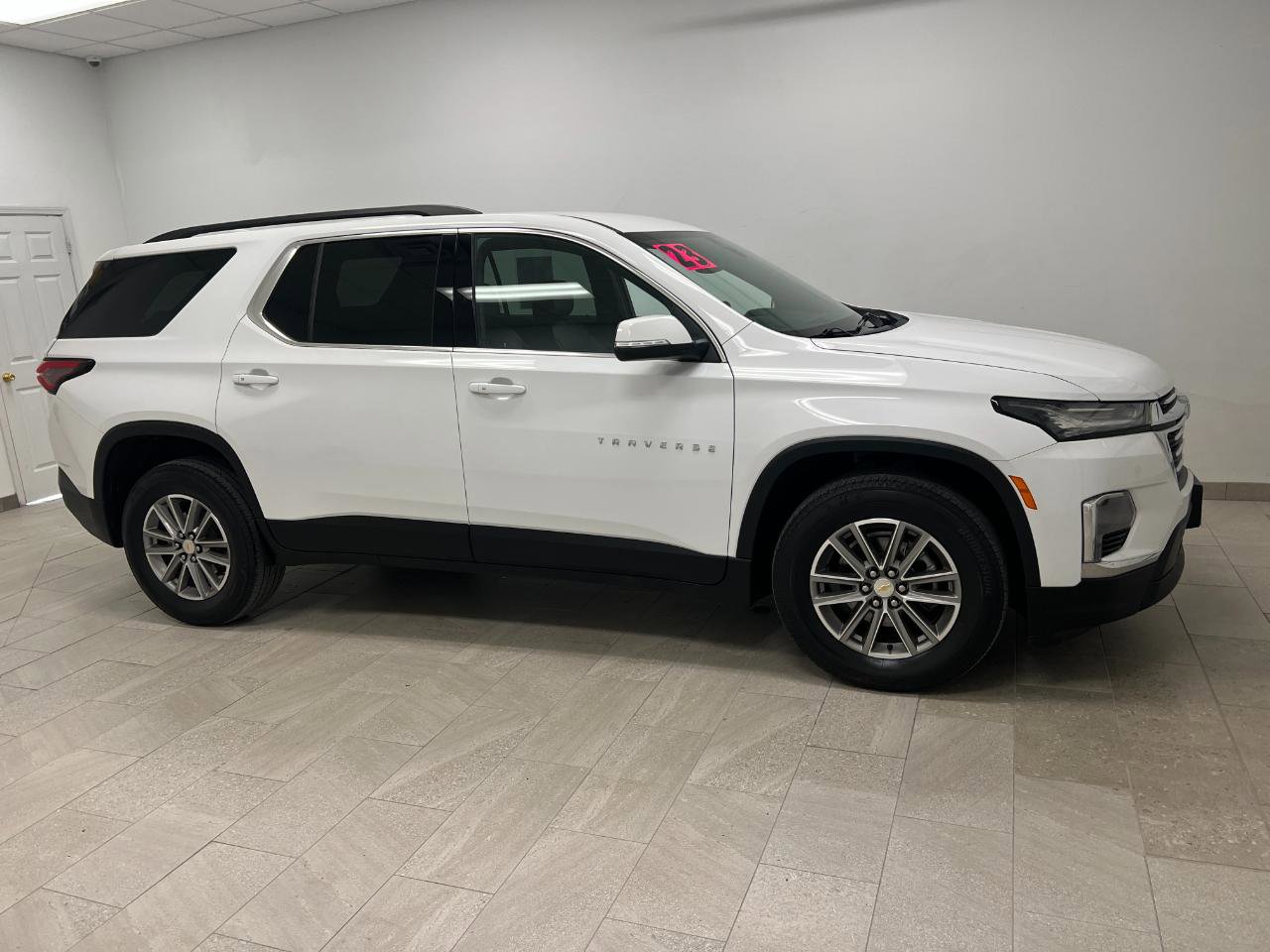 Used 2023 Chevrolet Traverse LT FWD image 9