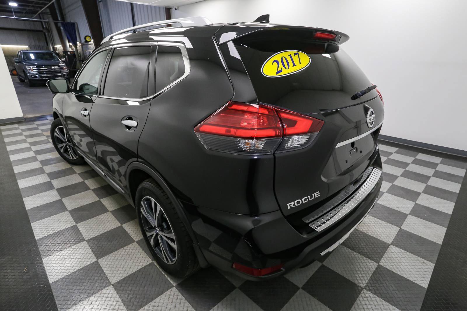 Used 2017 Nissan Rogue SL AWD/4WD image 9