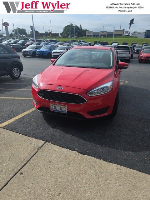 Used 2015 Ford Focus SE FWD image 1