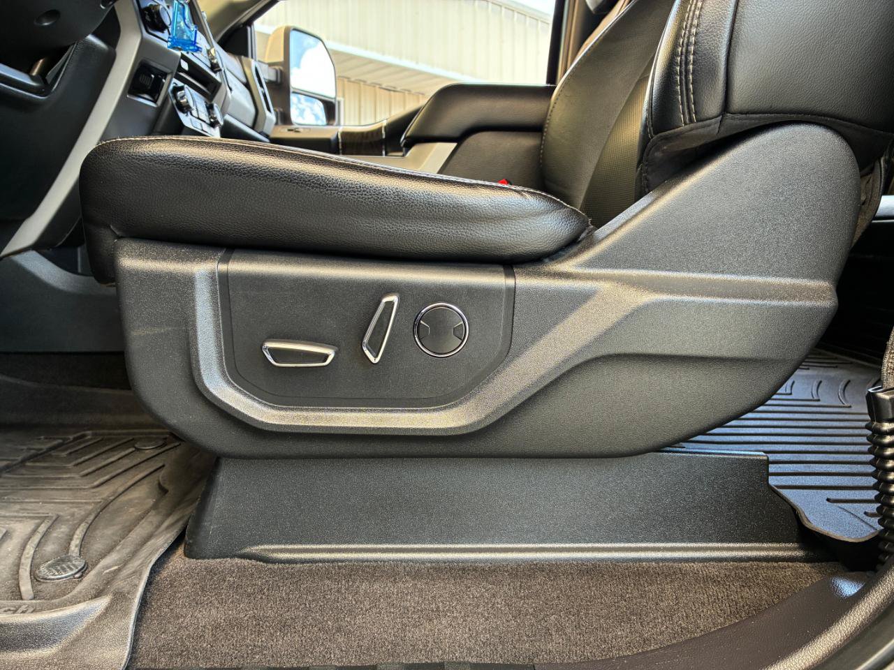Used 2018 Ford F250 Lariat w/ Lariat Value Package AWD/4WD image 15