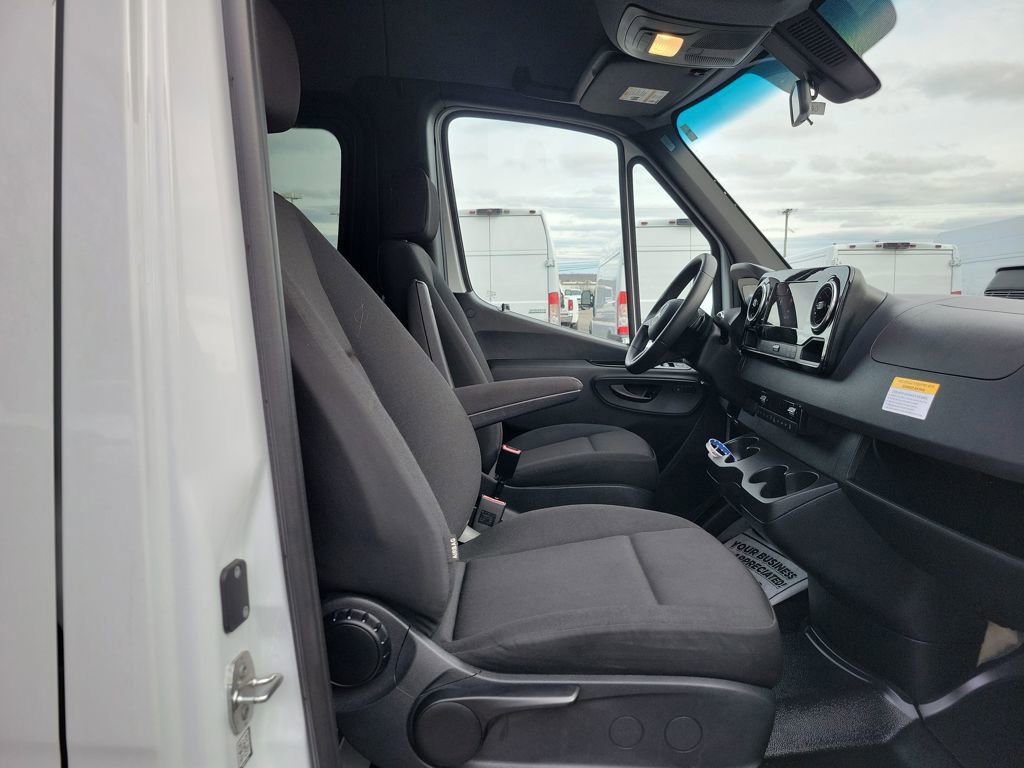 Used 2025 Mercedes-Benz Sprinter 2500 image 22