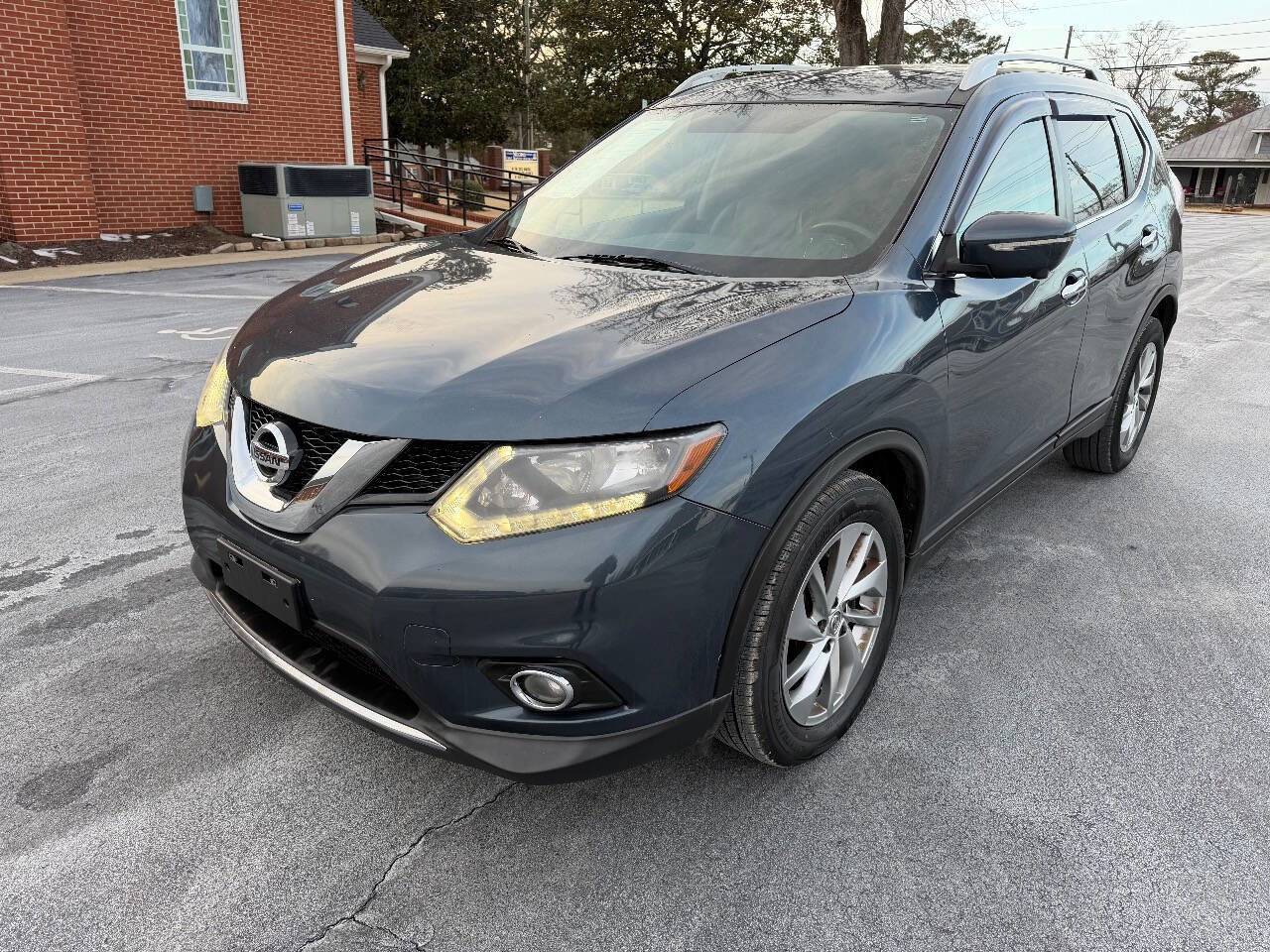 Used 2015 Nissan Rogue SL image 2