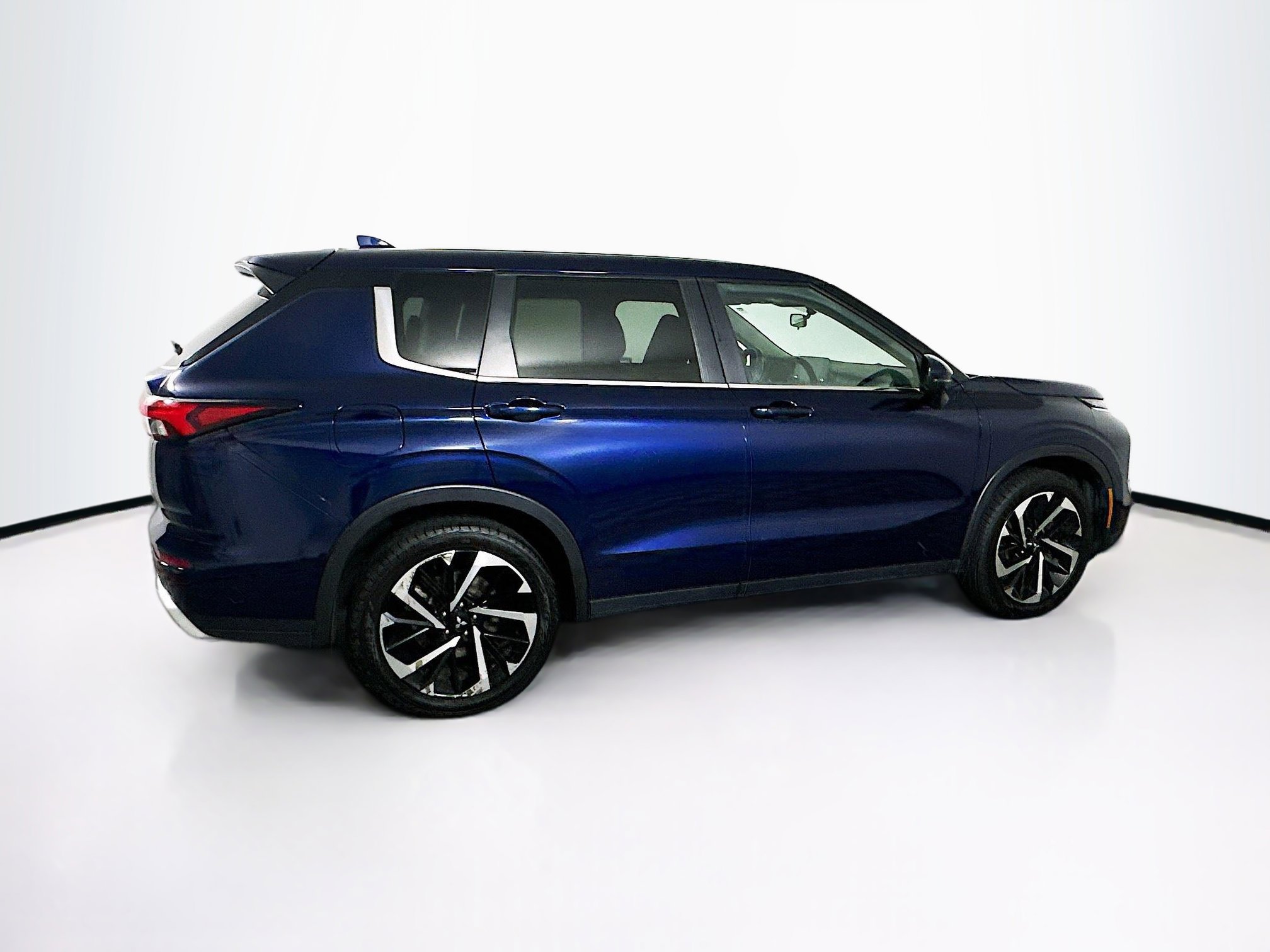 Used 2024 Mitsubishi Outlander SE image 10