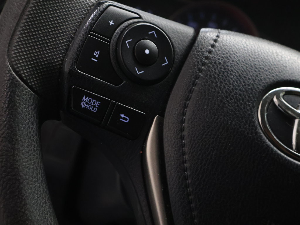 Used 2015 Toyota RAV4 LE FWD image 19