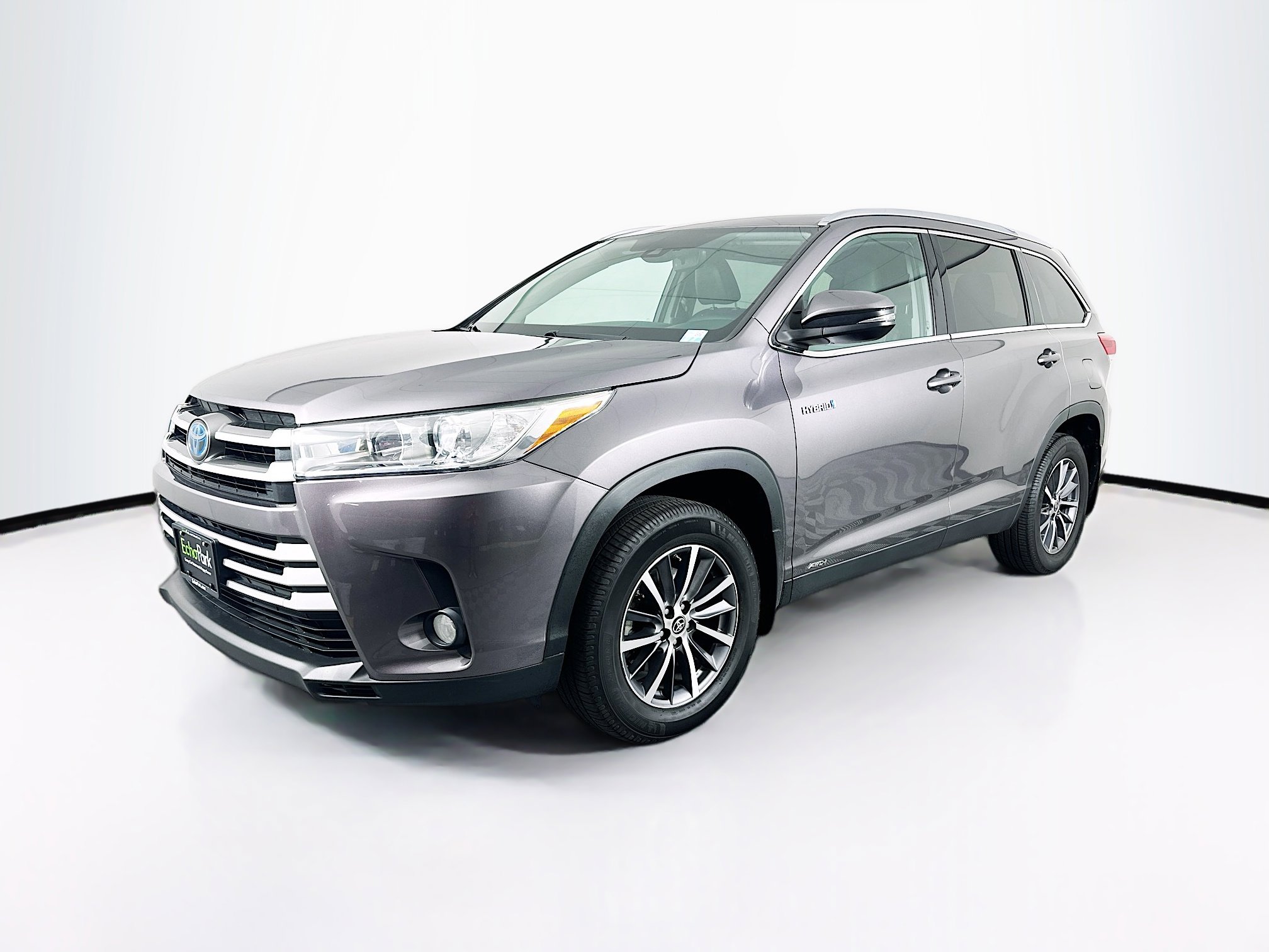 Used 2019 Toyota Highlander XLE image 3