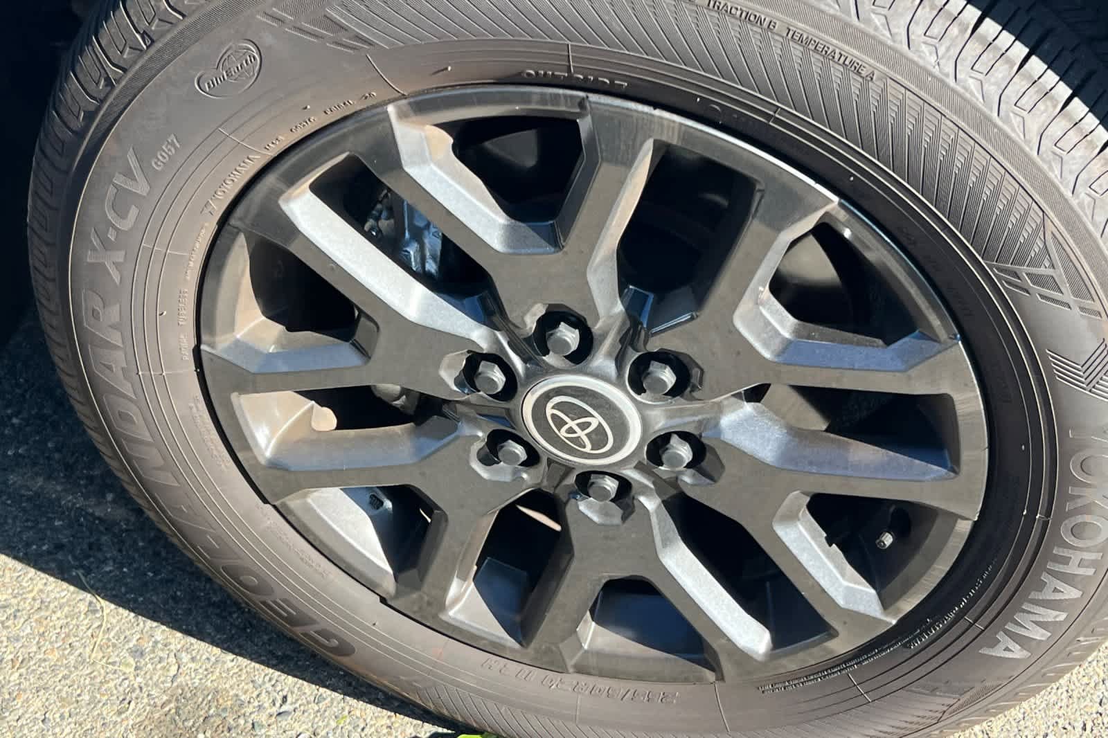 Used 2024 Toyota Sequoia Platinum AWD/4WD image 15
