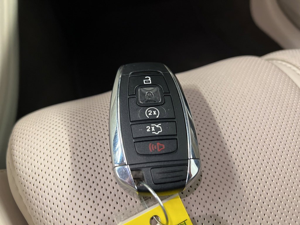 Used 2019 Lincoln Continental Select w/ Continental Climate Package image 38