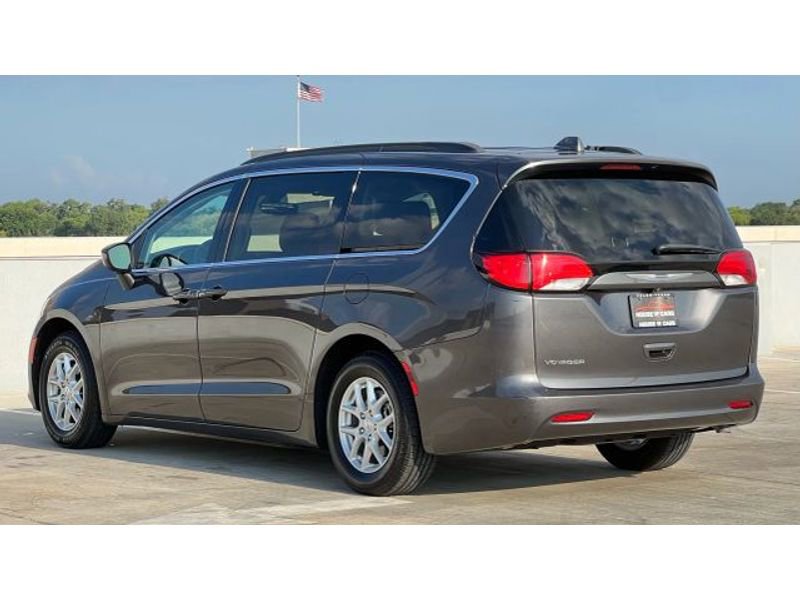 Used 2020 Chrysler Voyager Lxi image 9