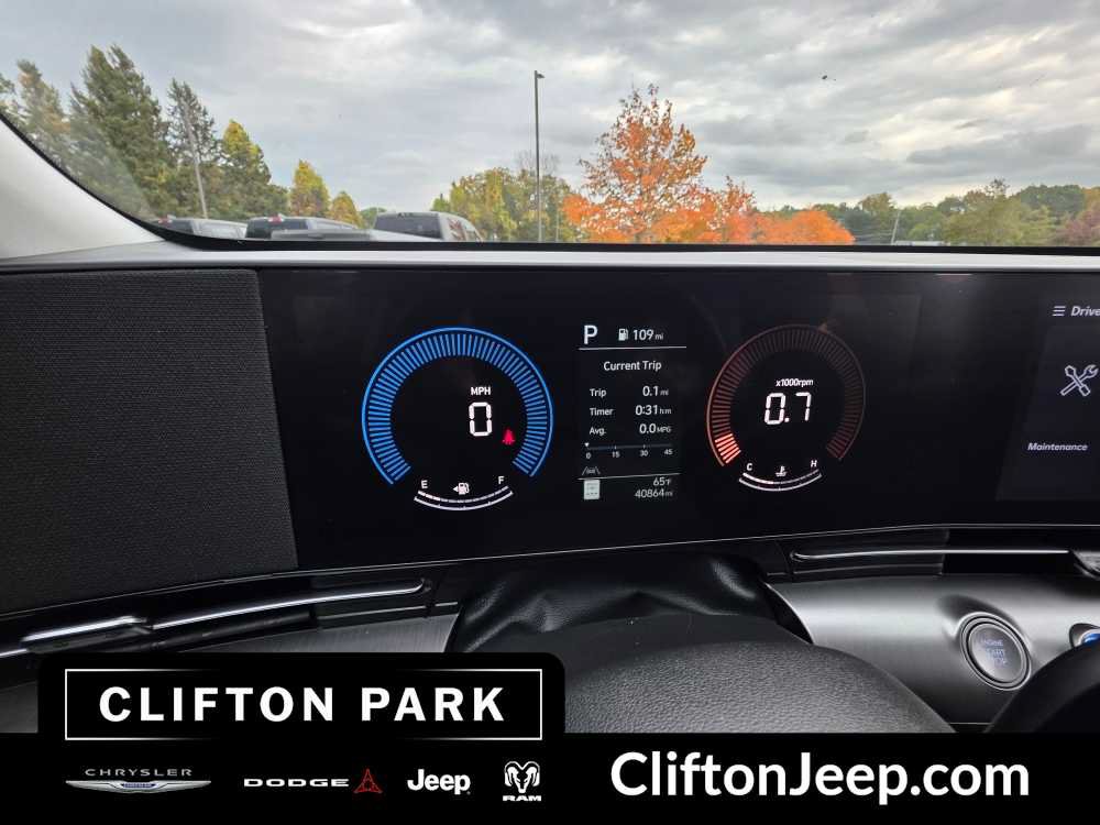 Used 2025 Hyundai Kona SEL FWD image 25