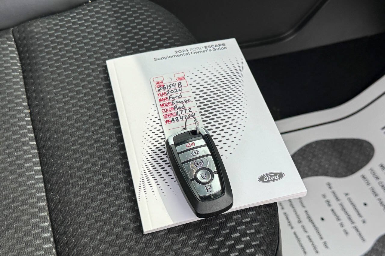 Used 2024 Ford Escape ST-Line w/ Tech Pack #1 AWD/4WD image 33