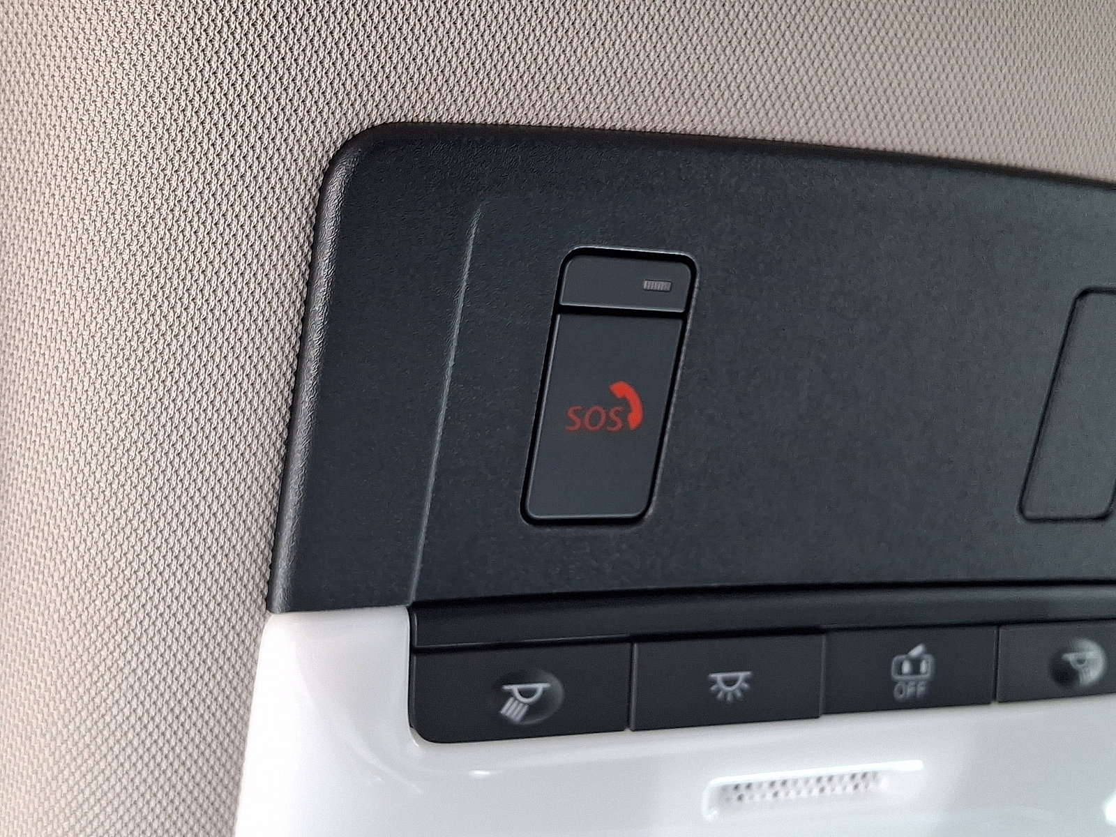 Certified 2025 Nissan Rogue SV image 25